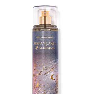 Bath and Body Works Snowflakes & Cashmere Fine Mist 8 oz, New Gift Bag🎁